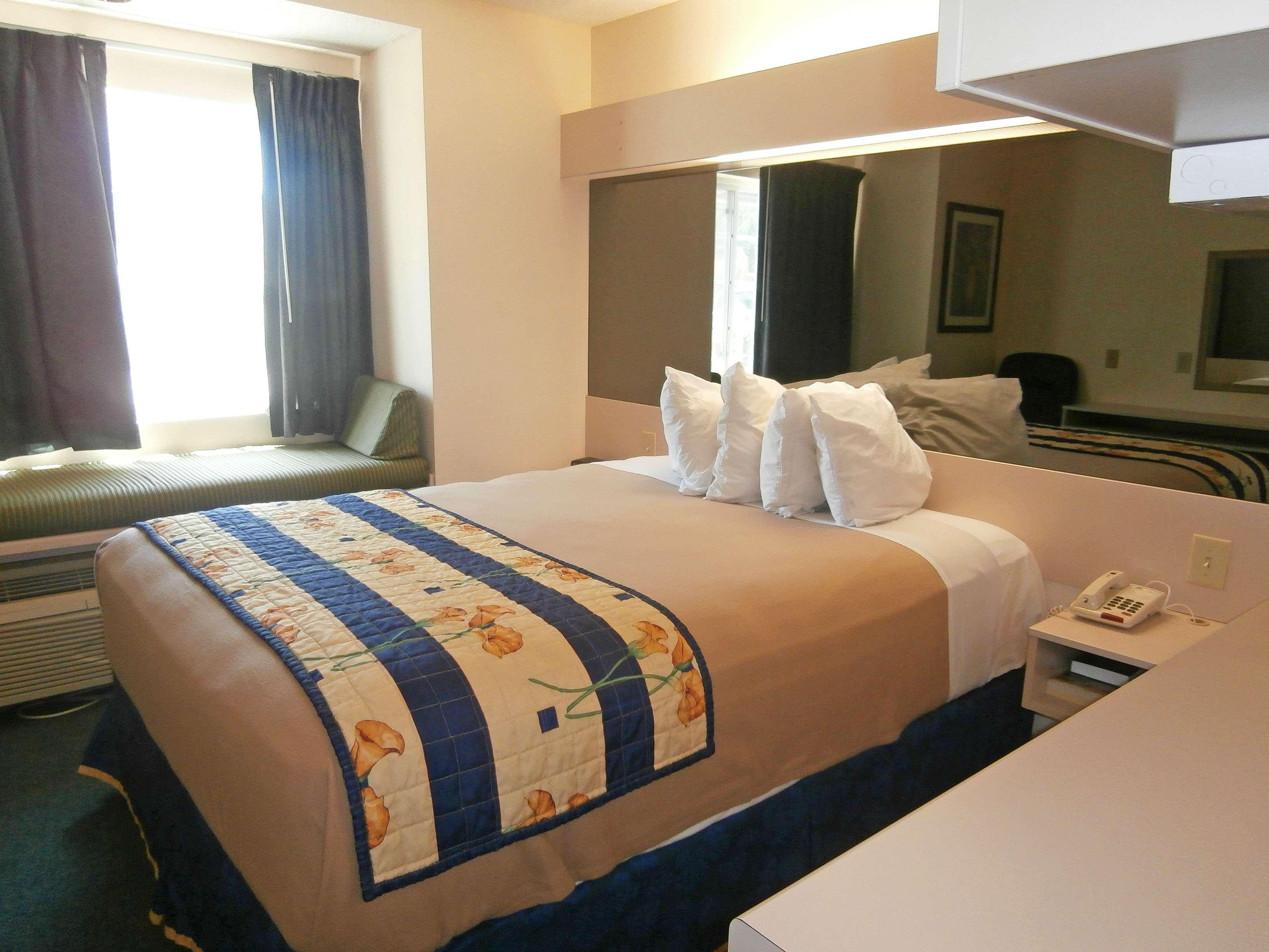 America'S Best Value Inn & Suites-Mcdonough Εξωτερικό φωτογραφία